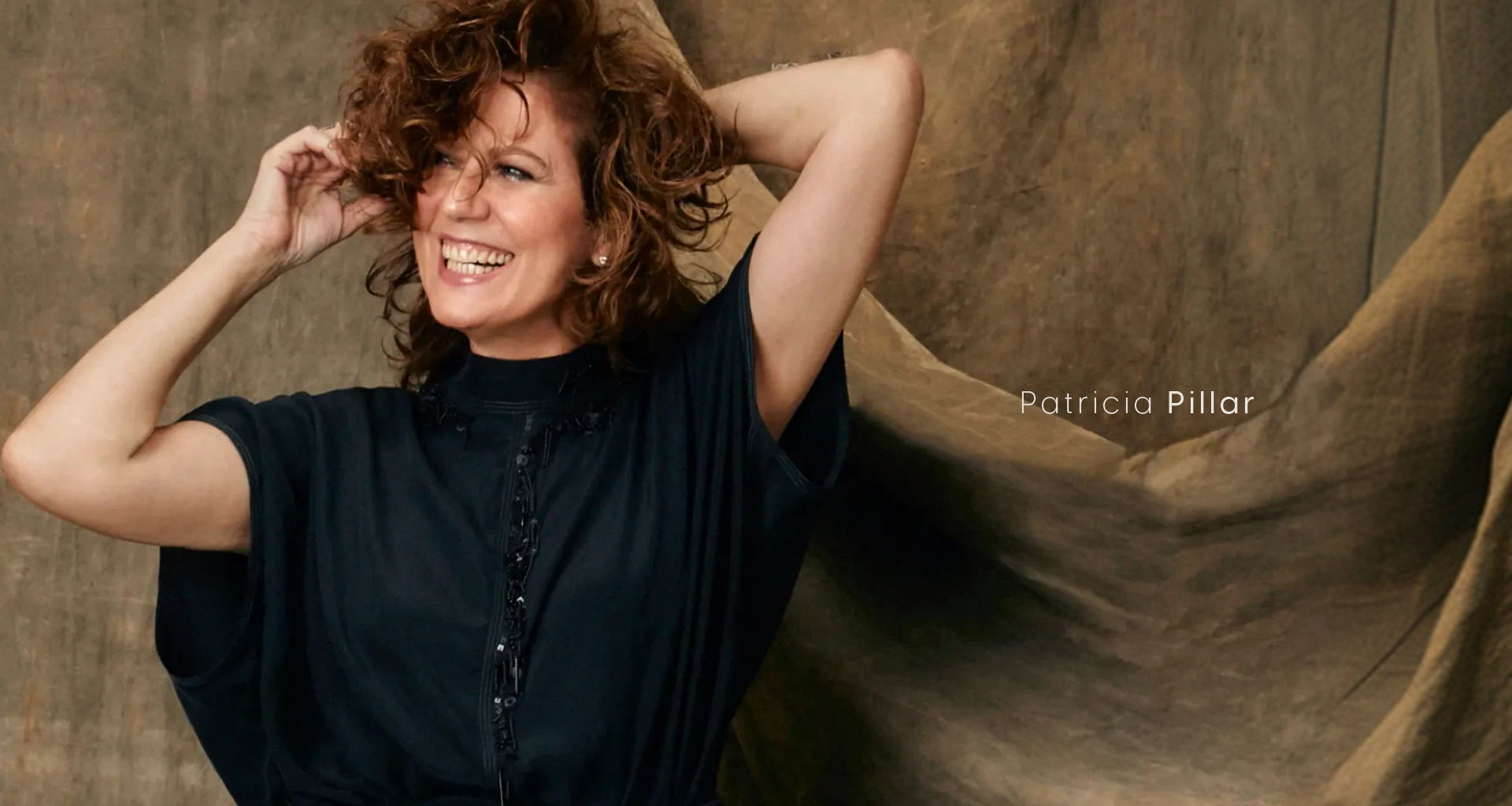 Retrato de Patricia Pillar aplicado ao visual do seu website oficial.
