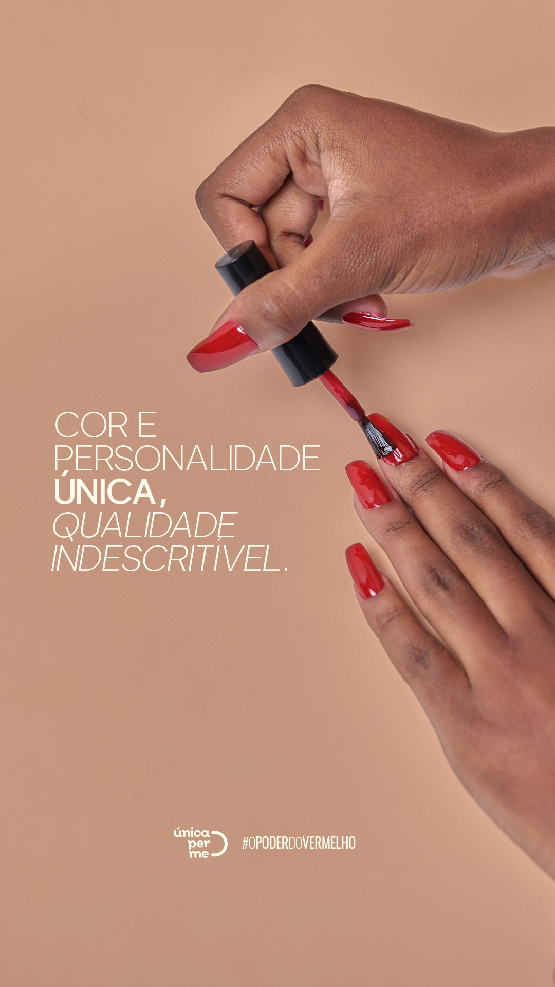 Story Capsule One com mãos e as palavras Cor, Personalidade, Qualidade e Indestrutível presentes na arte.
