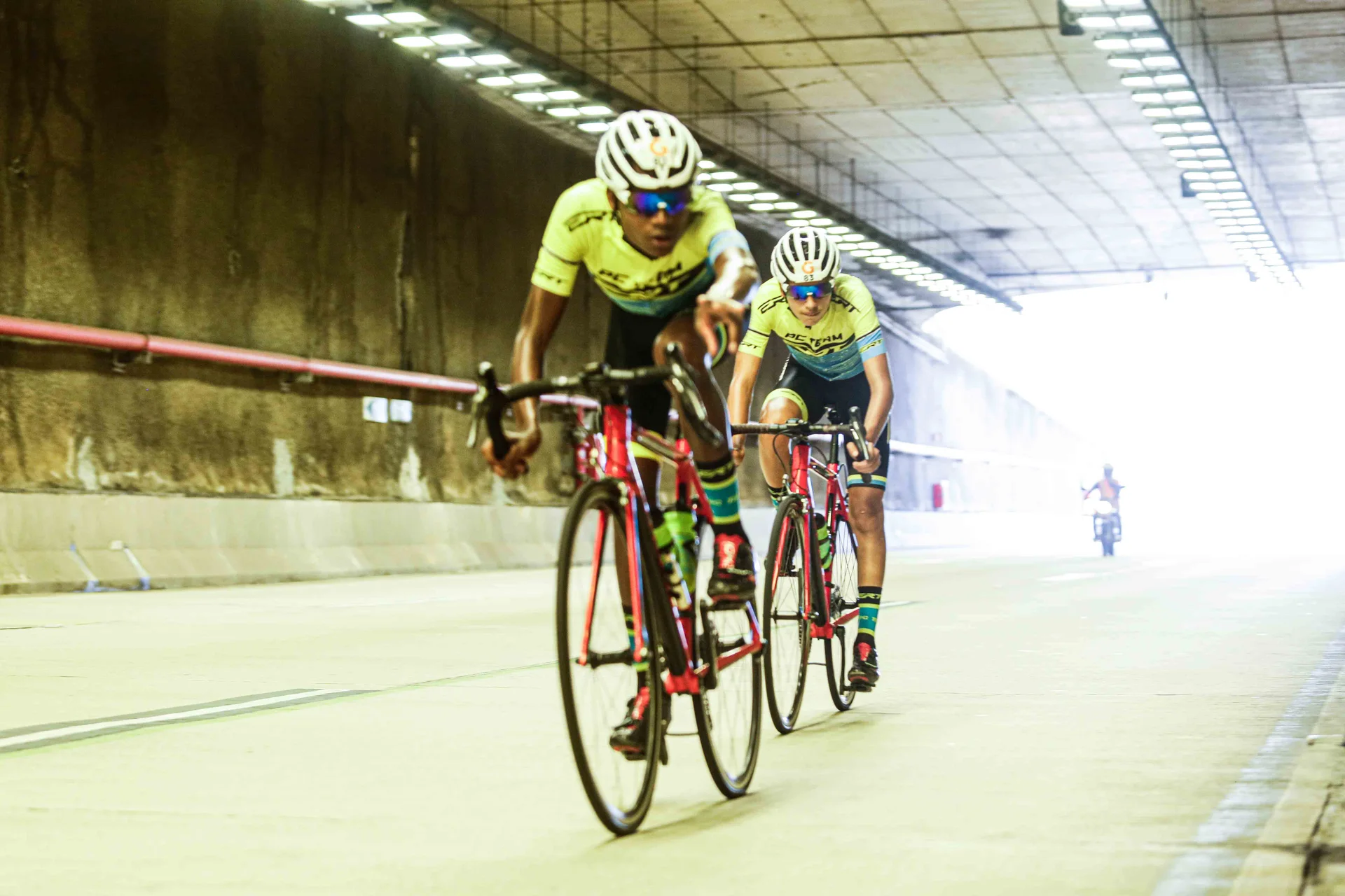 Ciclistas disputam a prova do Circuito Carioca de Ciclismo.