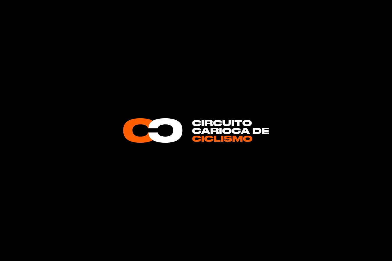 Marca do Circuito Carioca de Ciclismo em branco e laranja sobre fundo preto.