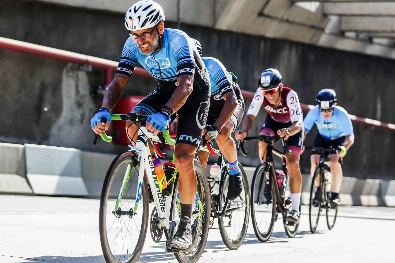 Ciclistas durante uma prova do Circuito Carioca de Ciclismo.