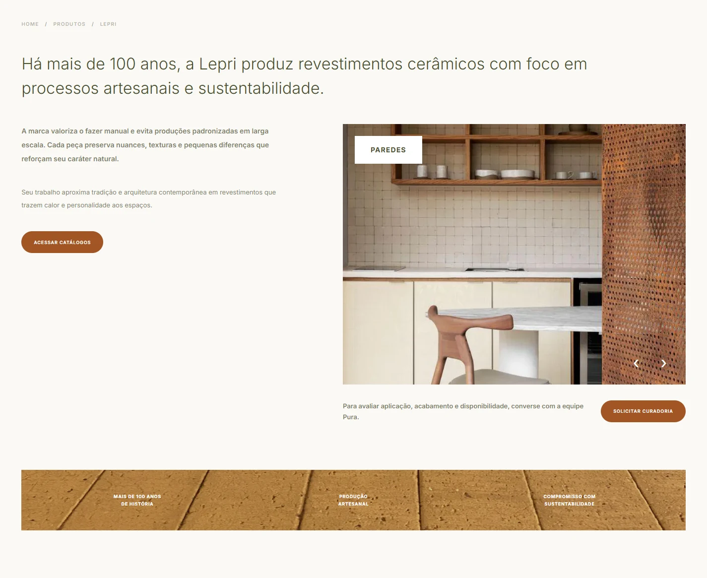 Pura: contexto da marca, aplicações e catálogo no mesmo percurso de consulta Página Lepri no site Pura, com apresentação da marca, acesso a catálogos, imagem de aplicação e convite para solicitar curadoria.