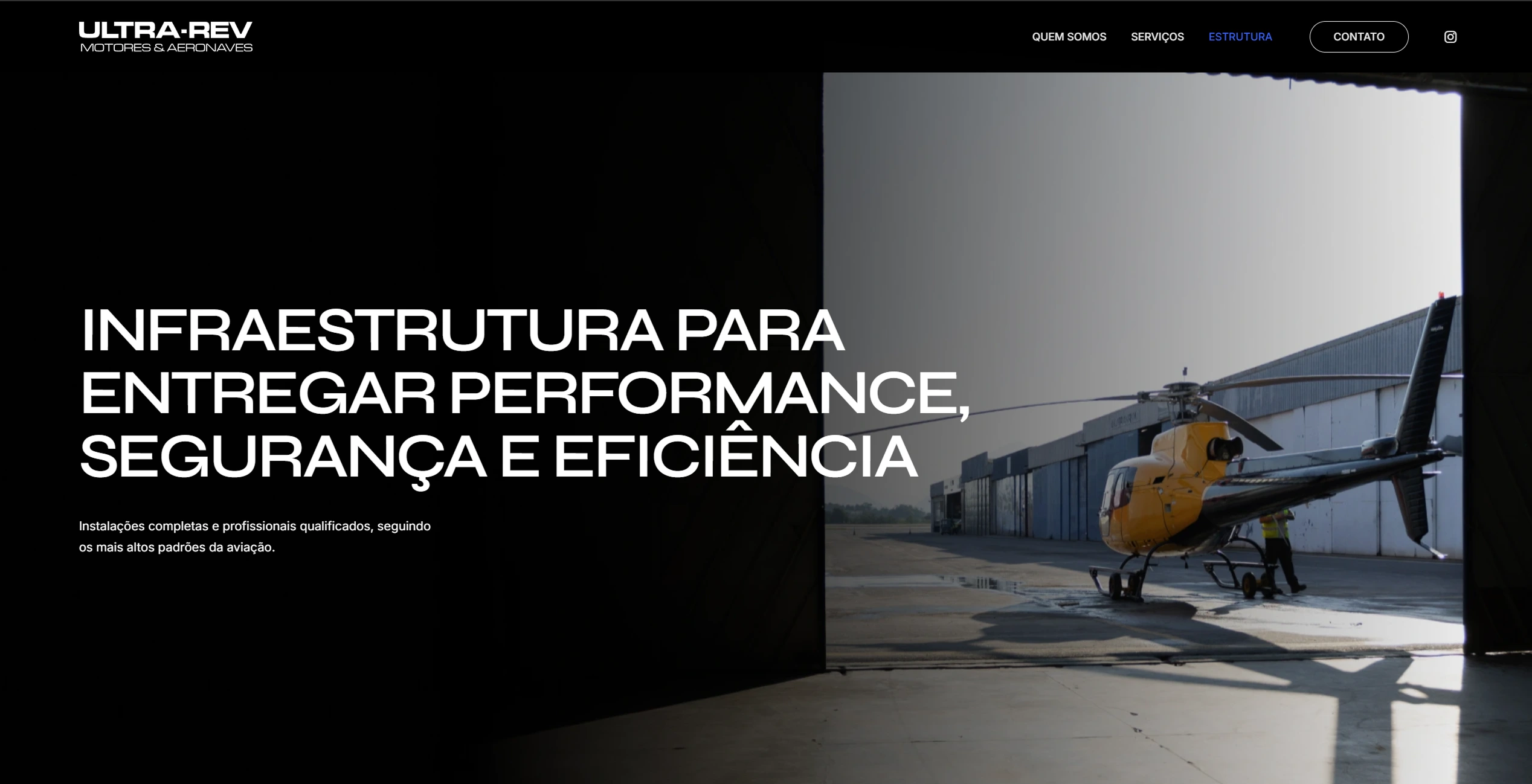 Ultrarev: Infraestrutura Página de infraestrutura da Ultrarev com helicóptero na entrada do hangar.